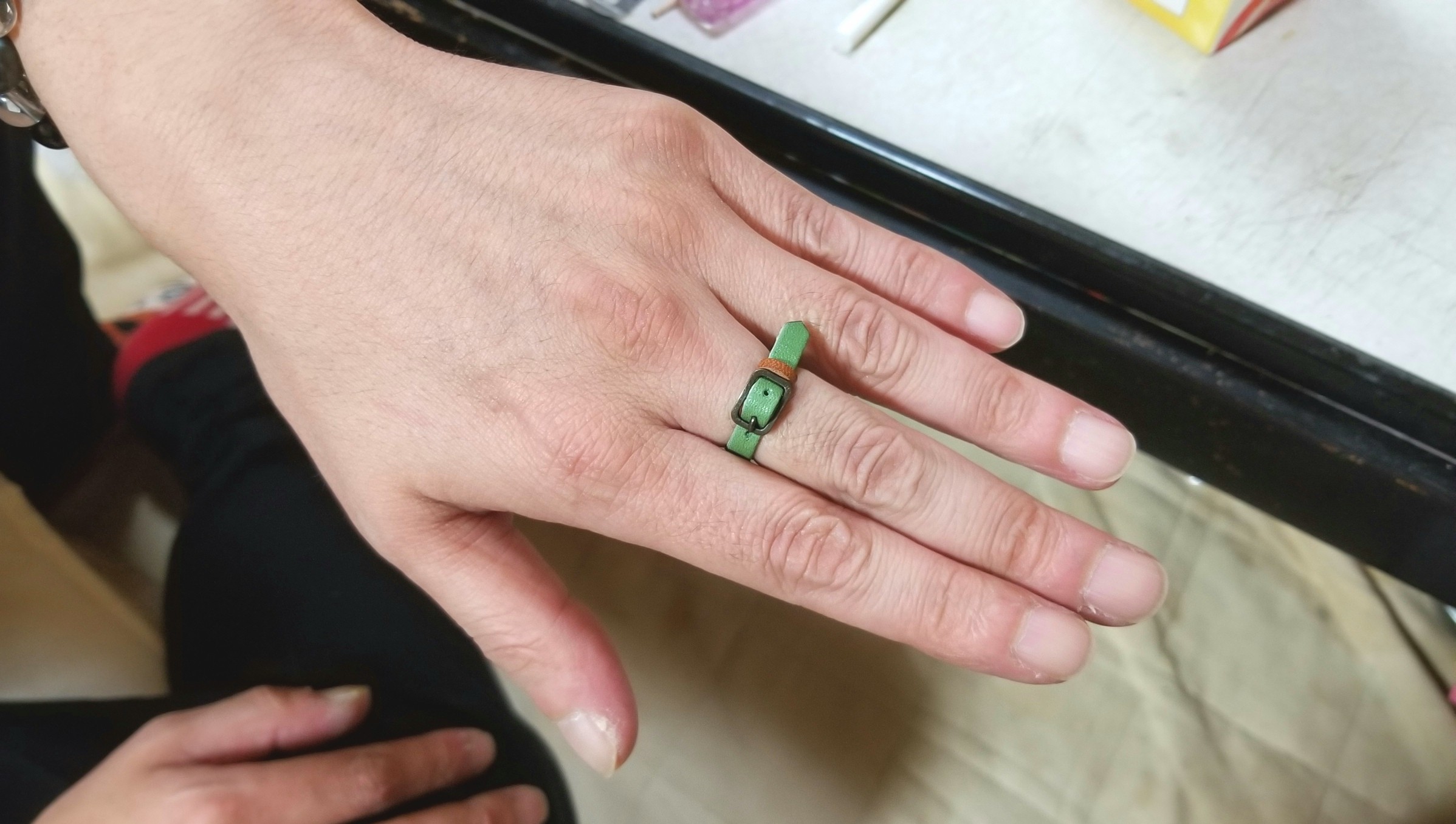 本皮細工,アクセサリー,ファッション指輪,お洒落で可愛い,プレゼント