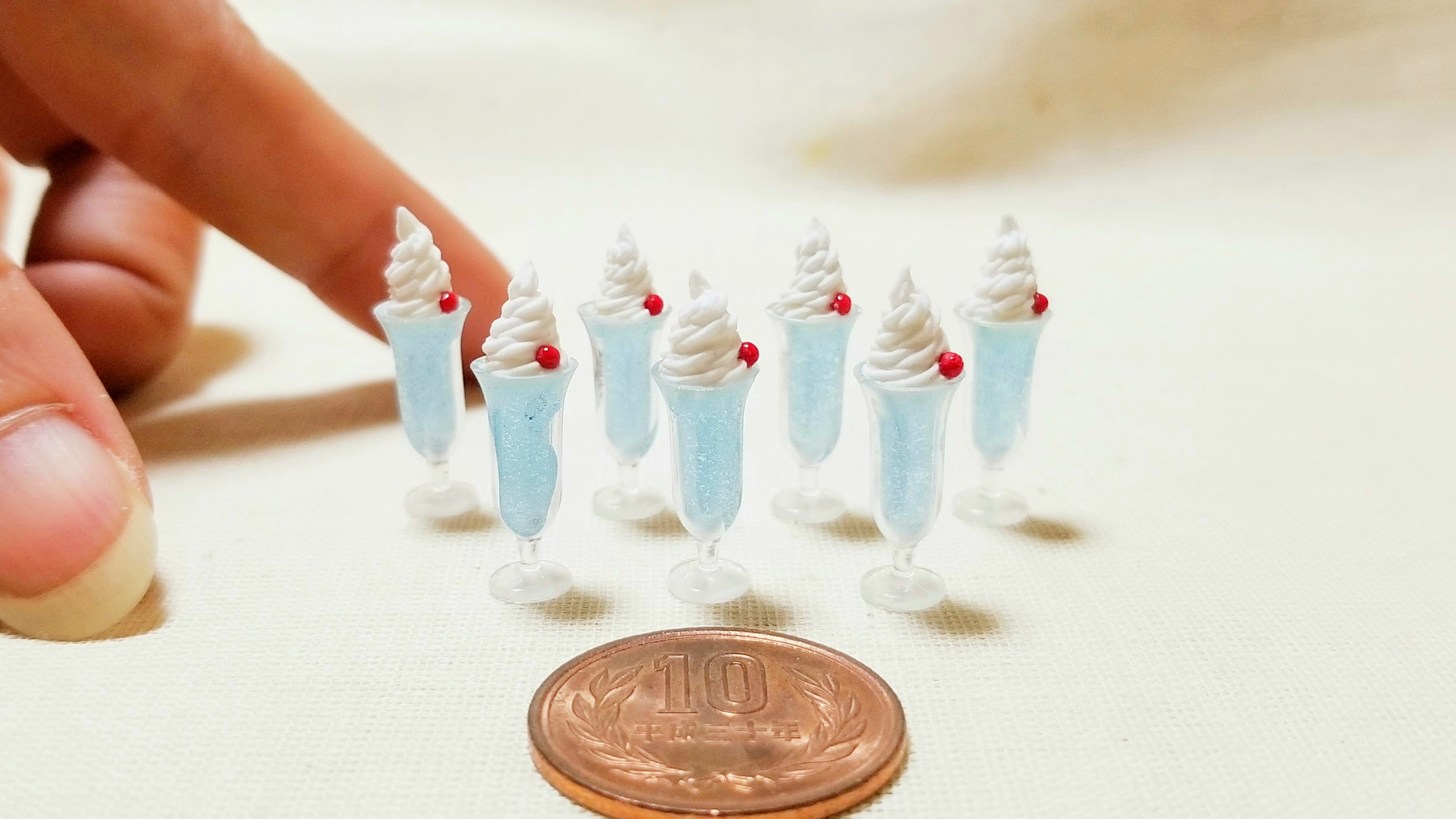 ミニチュアフードレジン作品可愛いソーダフロートジュース小さい小物