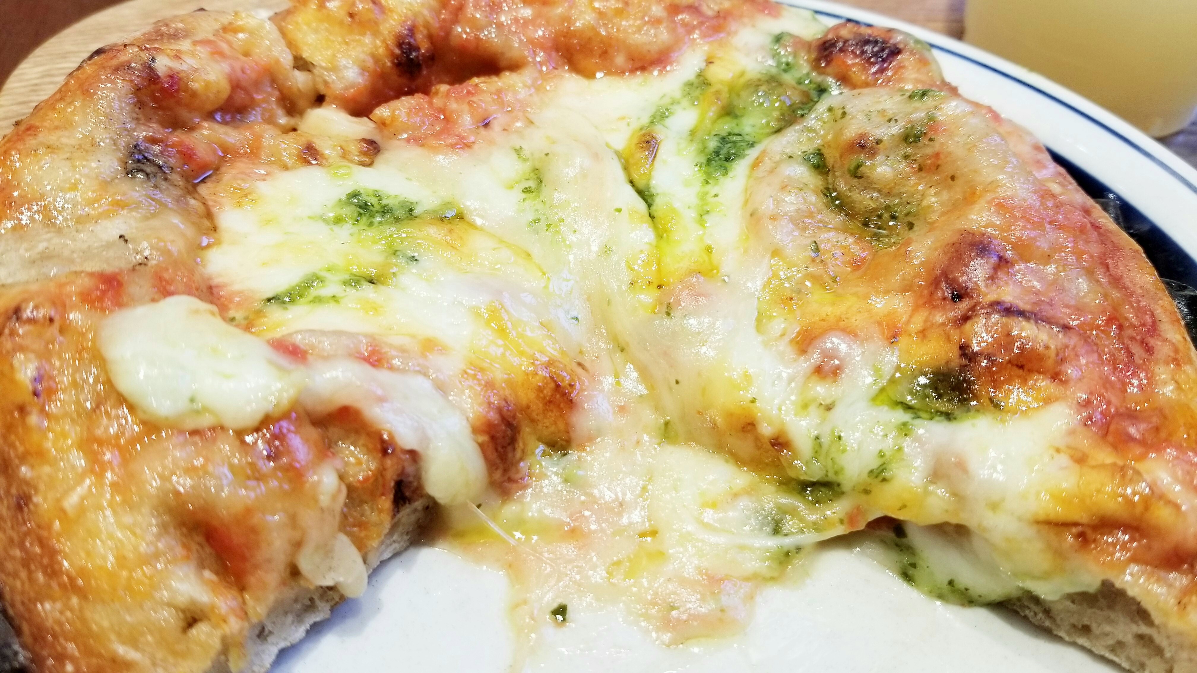 おすすめ自家製酵母パン屋美味しいとろとろチーズピザもちもち生地