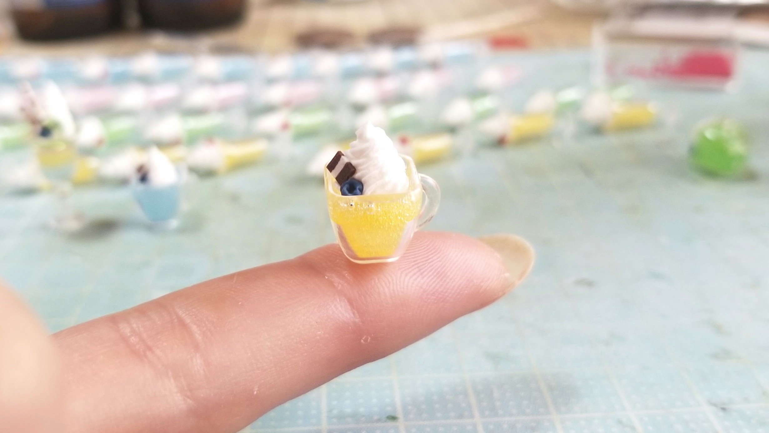 キュートで可愛いクリームソーダ,ジュース,ミニチュアフード,レジン
