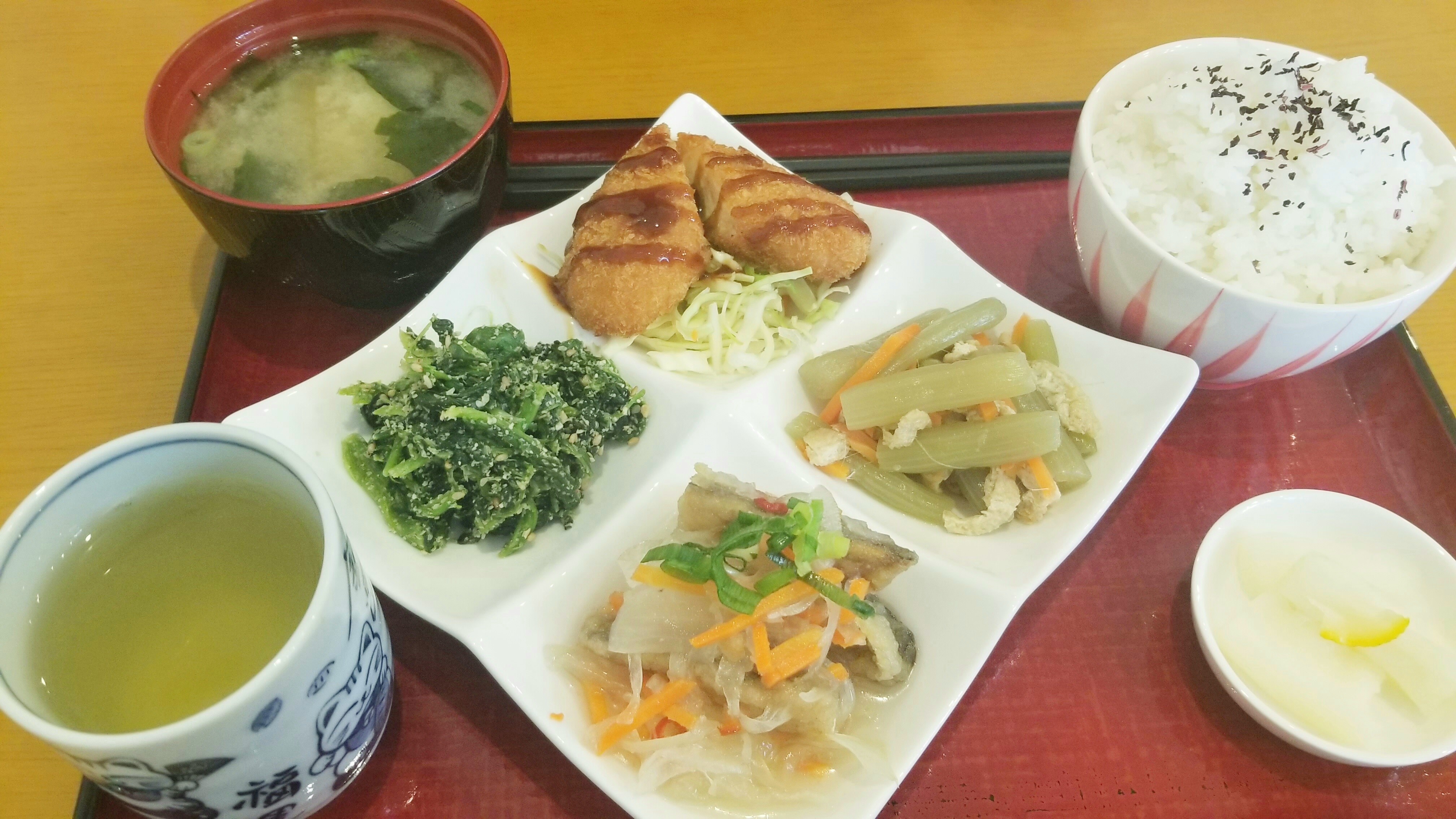 松山市安くて美味しい日替わりランチ定食屋人気カフェ喫茶店こころ