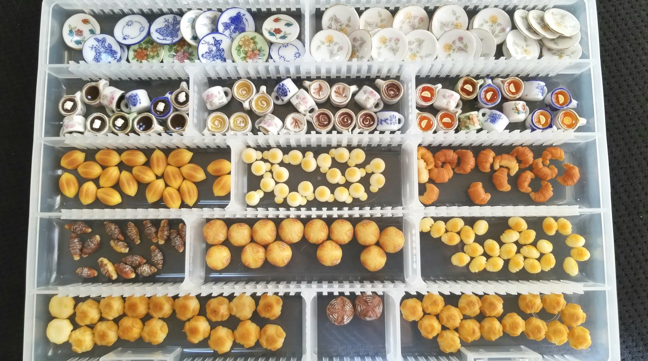 作家,凄い数,衝撃,ミニチュアフード,樹脂粘土,パン,陶器ティーカップ