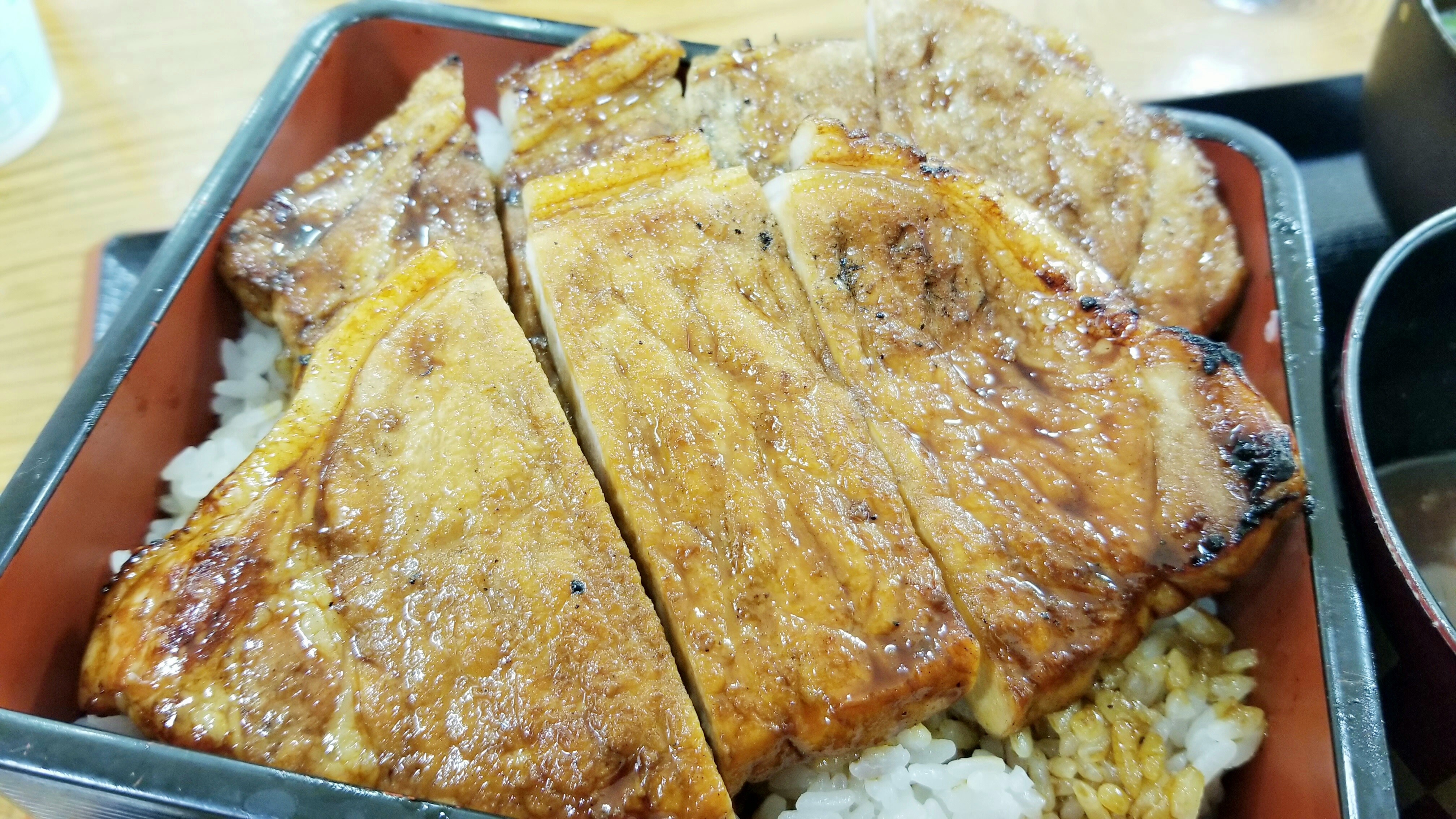 おいしいおすすめの店ぶたかば焼き照り焼きボリューム満点昼ご飯