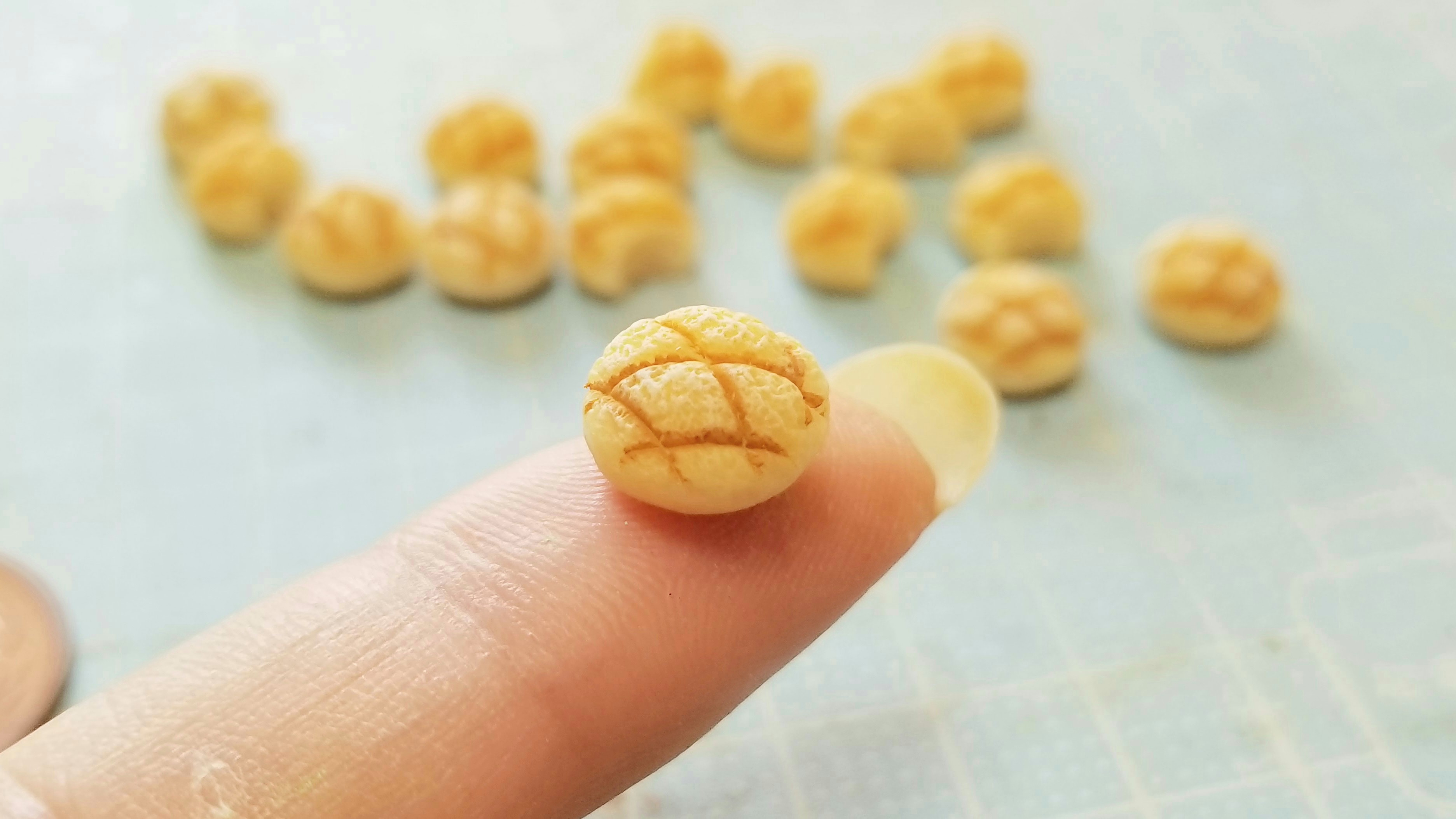 ミニチュアフード衝撃のパン小さな極小リアルかなドールサイズ小物