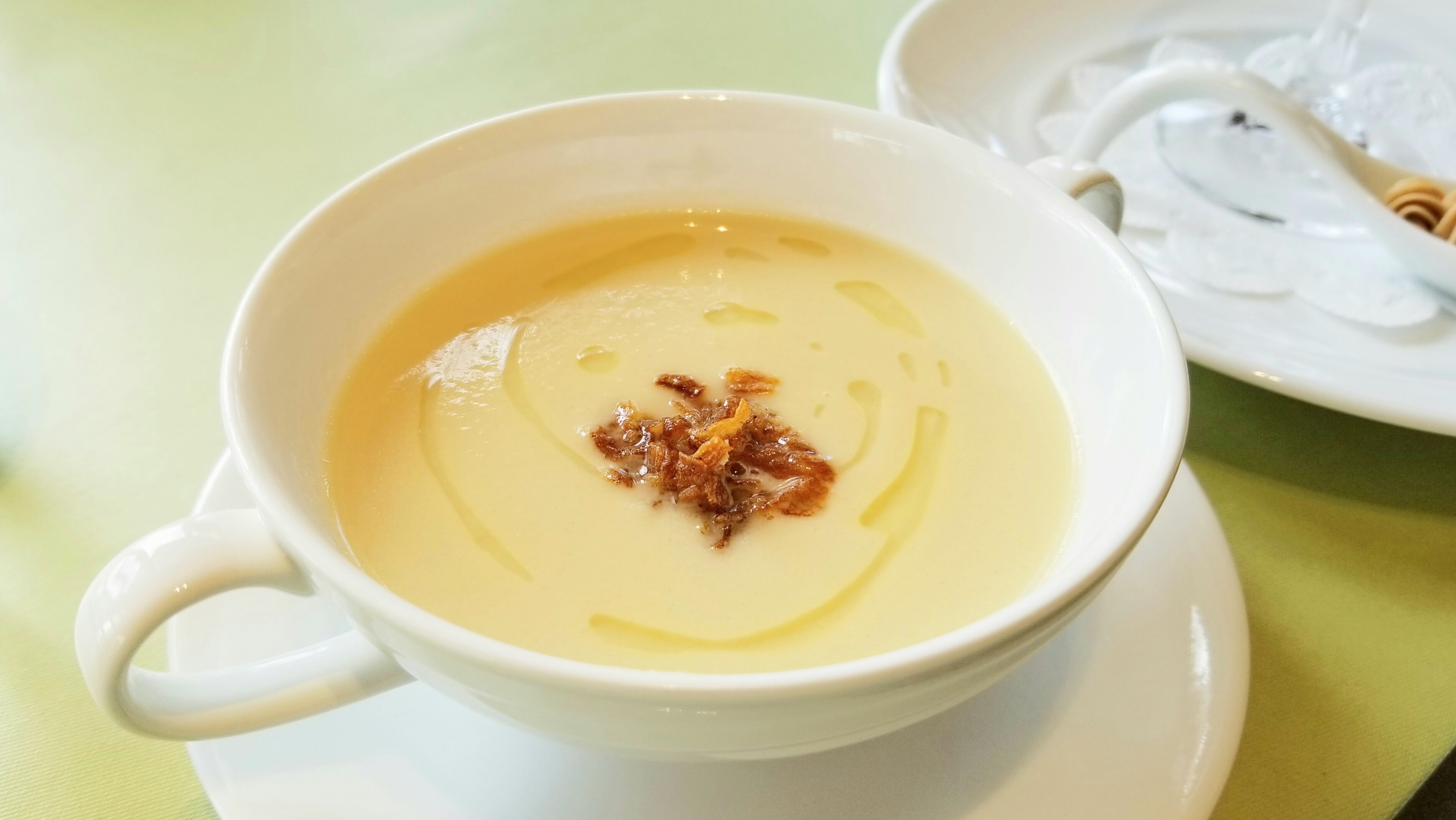 濃厚オニオンスープポタージュおいしい絶品フランス料理人気有名店