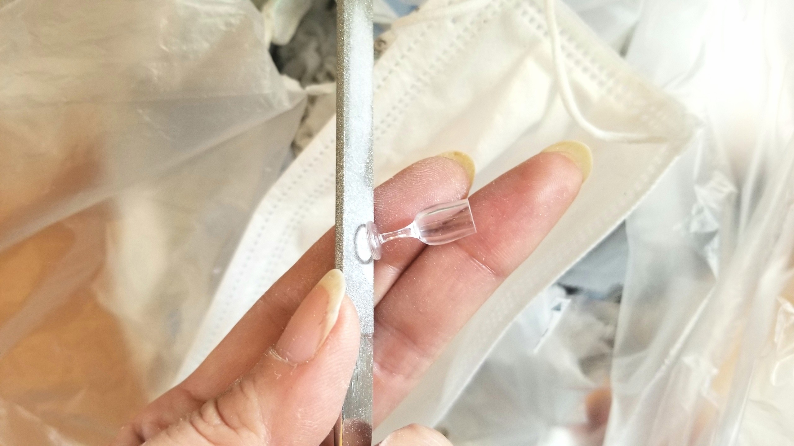 ミニチュアフード製作風景過程ヤスリがけ作業工程小さいコップグラス