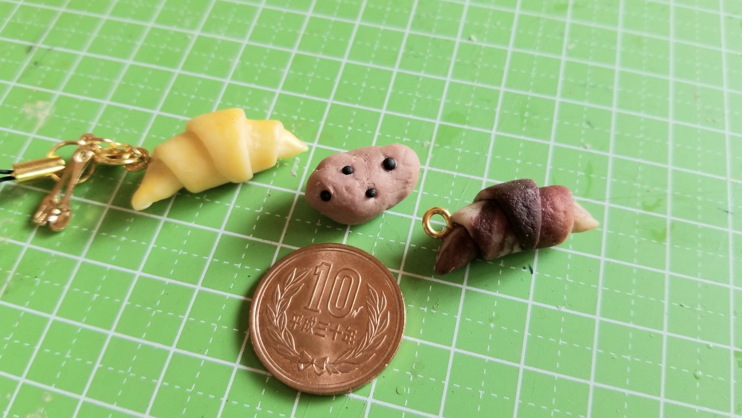 初心者が樹脂粘土で作るミニチュアフードパンアクセサリーかわいい