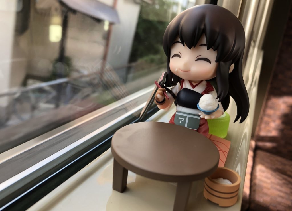 キューッポッシュ,ねんどろいど,窓辺で大盛りご飯を食べる,美味しい