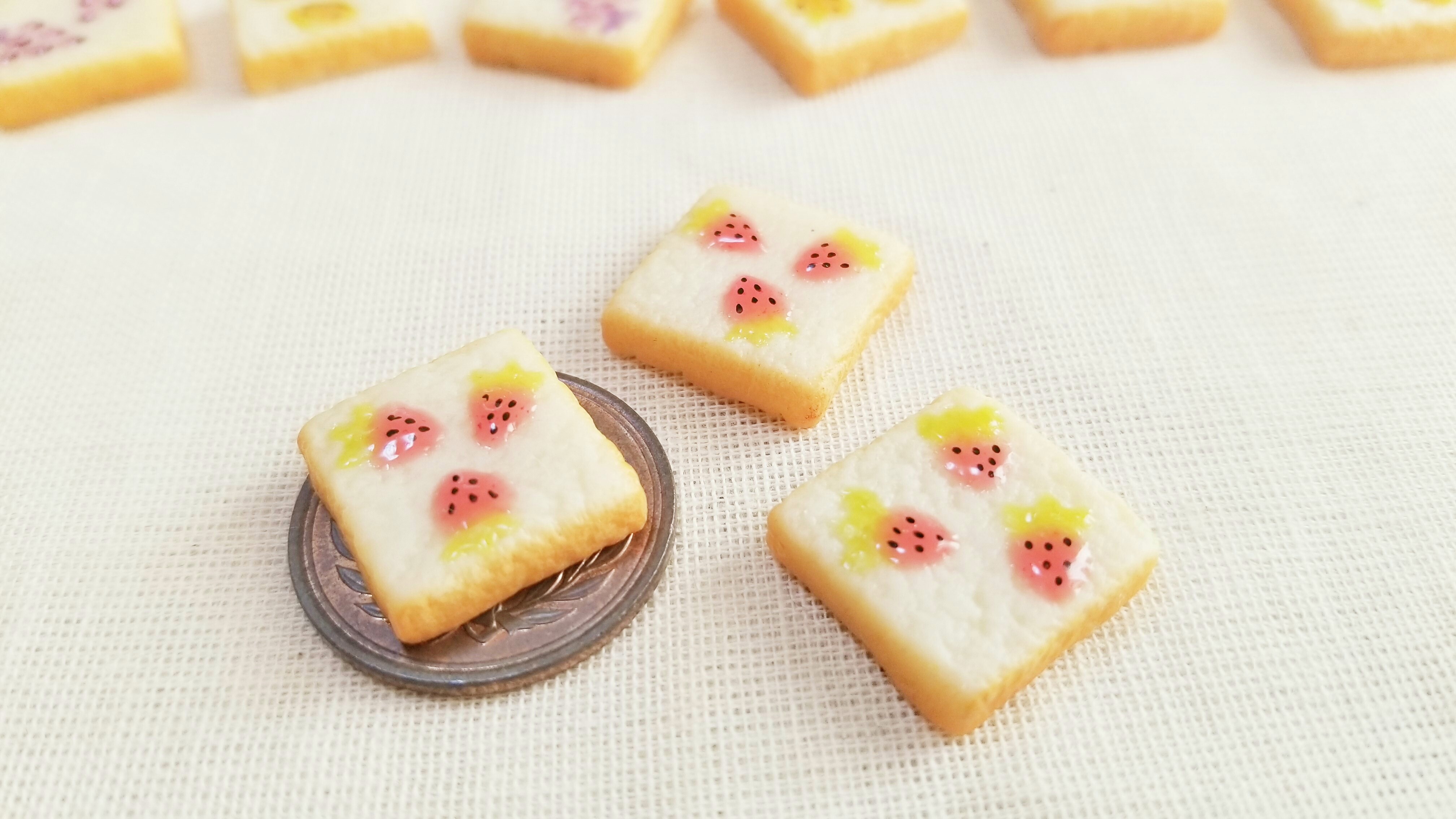 ミニチュア作家かわいい柄トーストアートミンネ販売中人気食パン小物