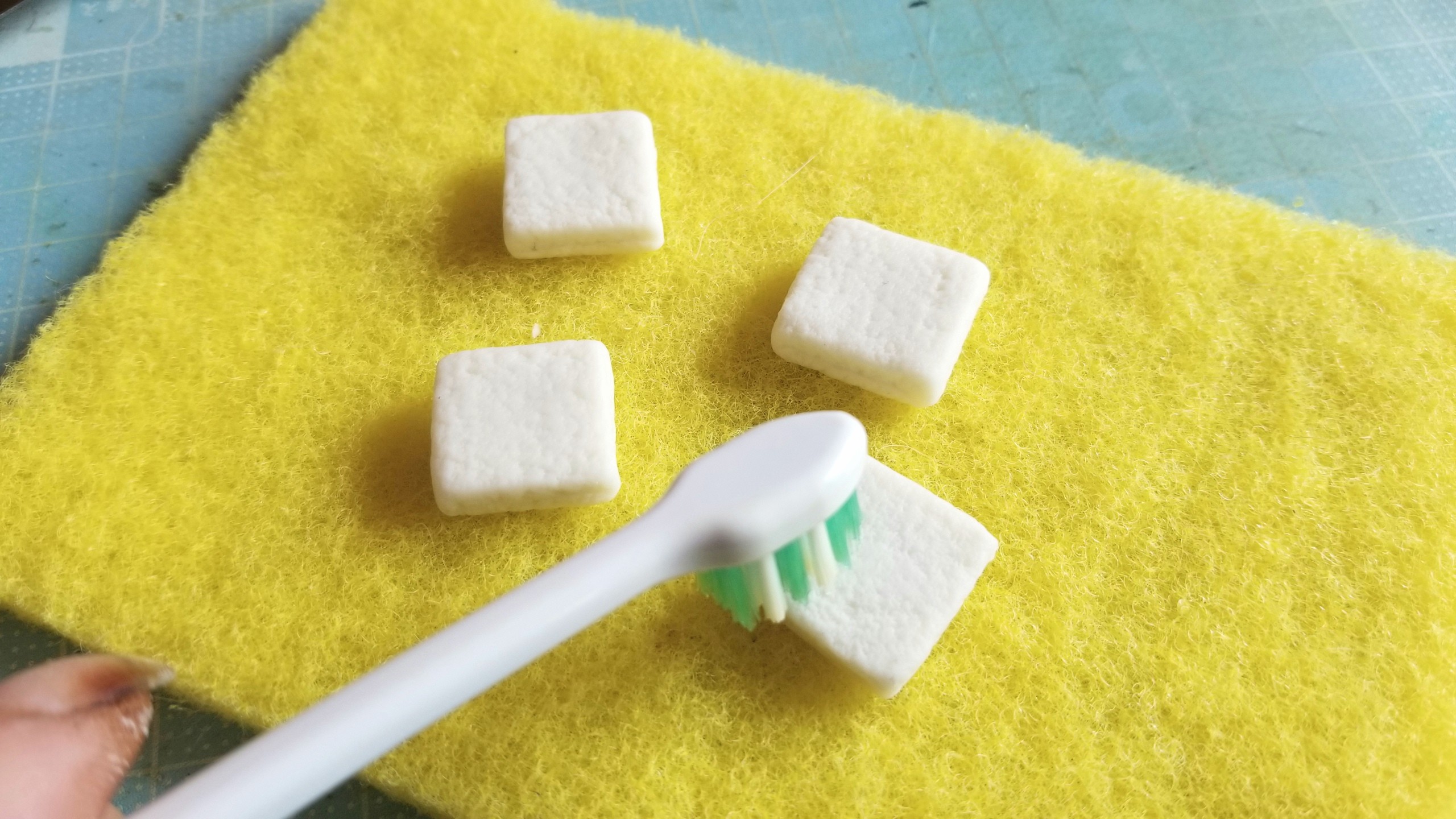 ミニチュアフードの作り方トーストパン,樹脂粘土,おいしそうな