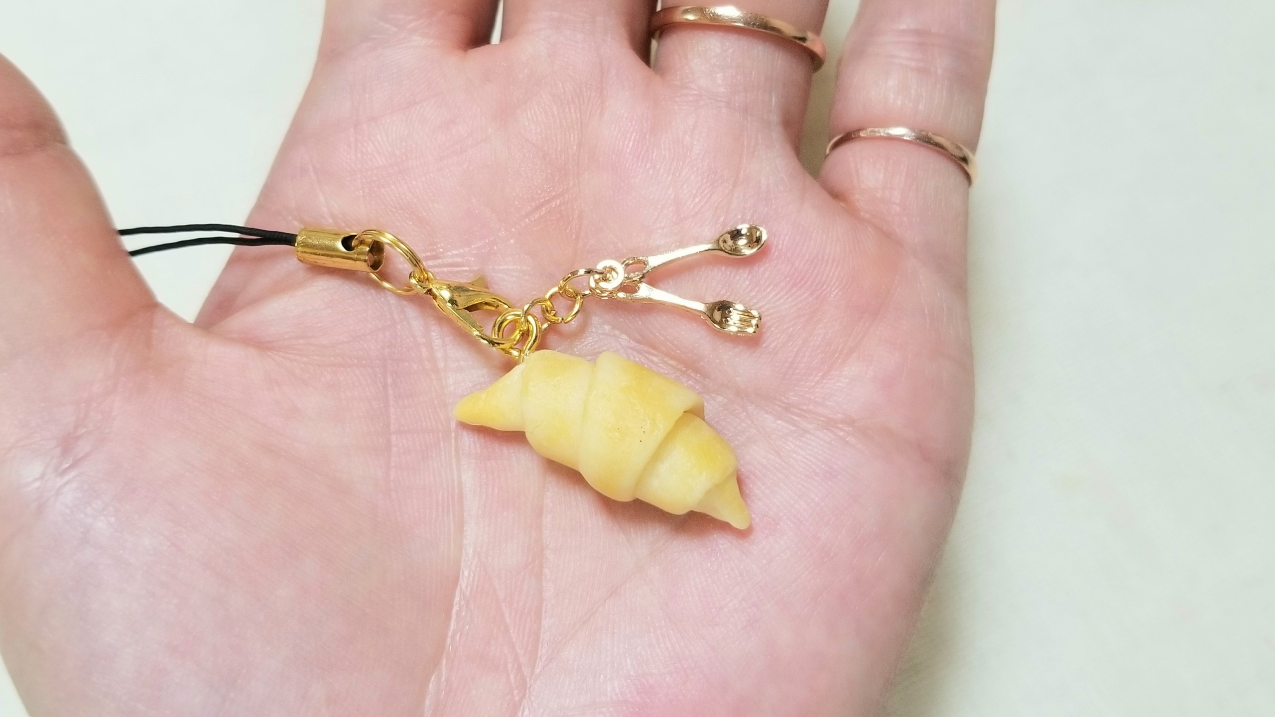 ツイッタープレゼント企画パンクロワッサンストラップハンドメイド