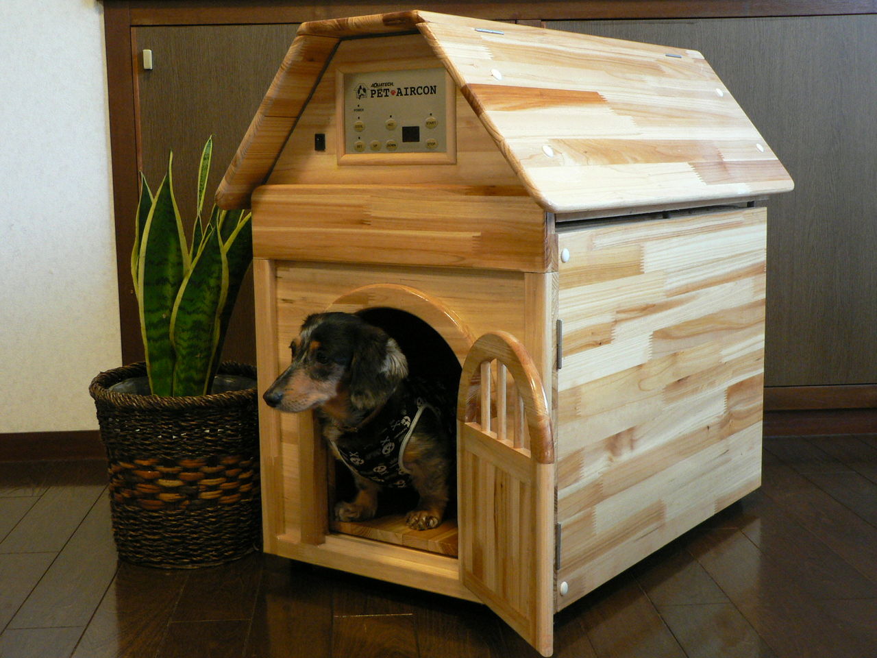 エアコン付ペットハウス 犬小屋 犬ぐったり 猛暑 熱帯夜 冷房 泳げタイオガくん ｂｍｗ ｚ4m ｷｬﾝﾋﾟﾝｸﾞｶー