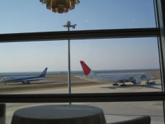 アリスダイニングから見る飛行機の離着陸