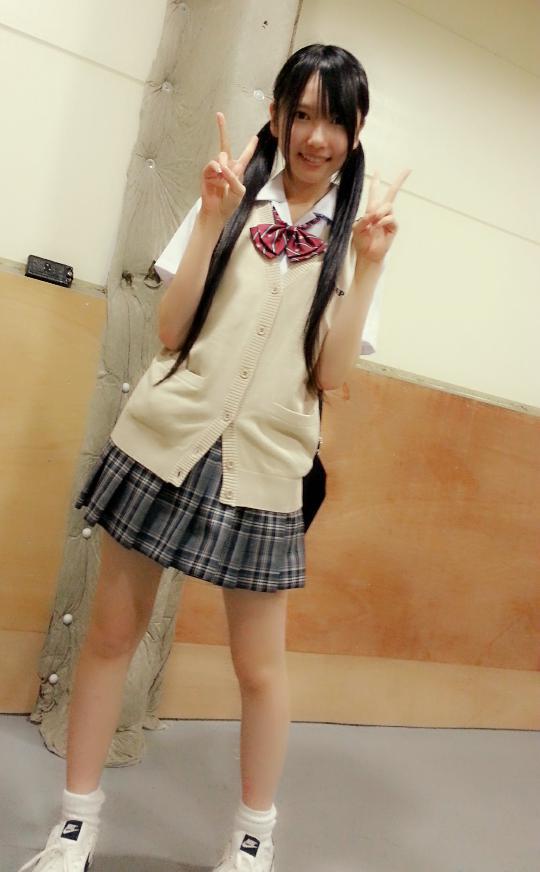 Hkt48まとめ 仮 Hkt48 井上由莉耶 中学生なのに女子高生な感じでしょ 制服風