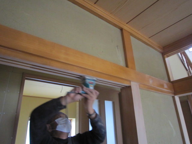 真っ黒だった敷居が 石巻のペンキ屋 塗装工房こんの 仕事日記 真っ黒だった敷居が 石巻のペンキ屋 塗装工房こんの 仕事日記