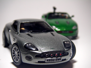 007ダイ・アナザー・デイ V12ヴァンキッシュ＆ジャガーXKR