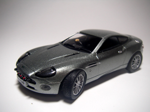 007ダイ・アナザー・デイ V12ヴァンキッシュ＆ジャガーXKR