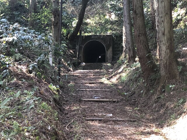 煮坪/熊沢トンネル : 日本観光ミシュラン 煮坪/熊沢トンネル : 日本観光ミシュラン