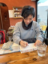 カフェヨージクでの絵日記制作風景2025年2月27日