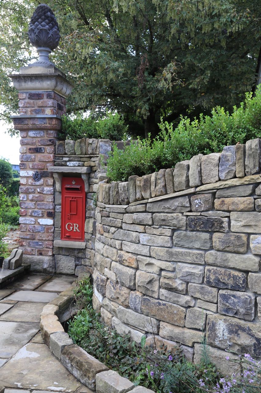 壁下の花壇完成 イングリッシュガーデンと中部横断道の物語