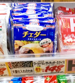 ドン・キホーテのチーズ売り場の写真