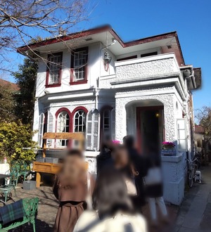 えの木てい本店前の行列の写真