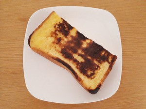 モスバーガーのフレンチトーストを焼いた写真