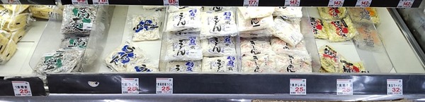2023年8月度の業務スーパーのチルド麺売り場の写真
