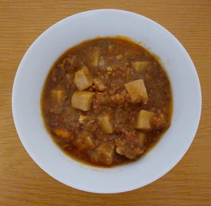 只々、旨い超肉マーボー豆腐をお皿に盛った写真