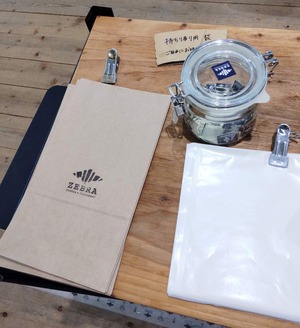 ZEBRA Coffee&Croissant(ゼブラ コーヒーアンドクロワッサン)横浜店の持ち帰り用袋の写真
