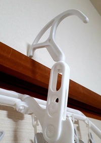 かもいに掛けた写真