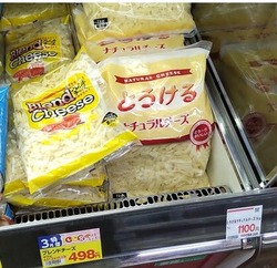業務スーパーの2023年3月度のチーズ売り場の写真