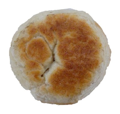 BAGEL8744(ベーグルハナヨシ)のクリームチーズ小豆ベーグルを裏から見た写真