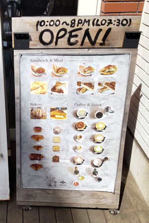ZEBRA Coffee & Croissant(ゼブラ コーヒーアンドクロワッサン)のメニュー看板の写真