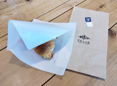ZEBRA Coffee&Croissant(ゼブラ コーヒーアンドクロワッサン)横浜店の持ち帰り袋の写真