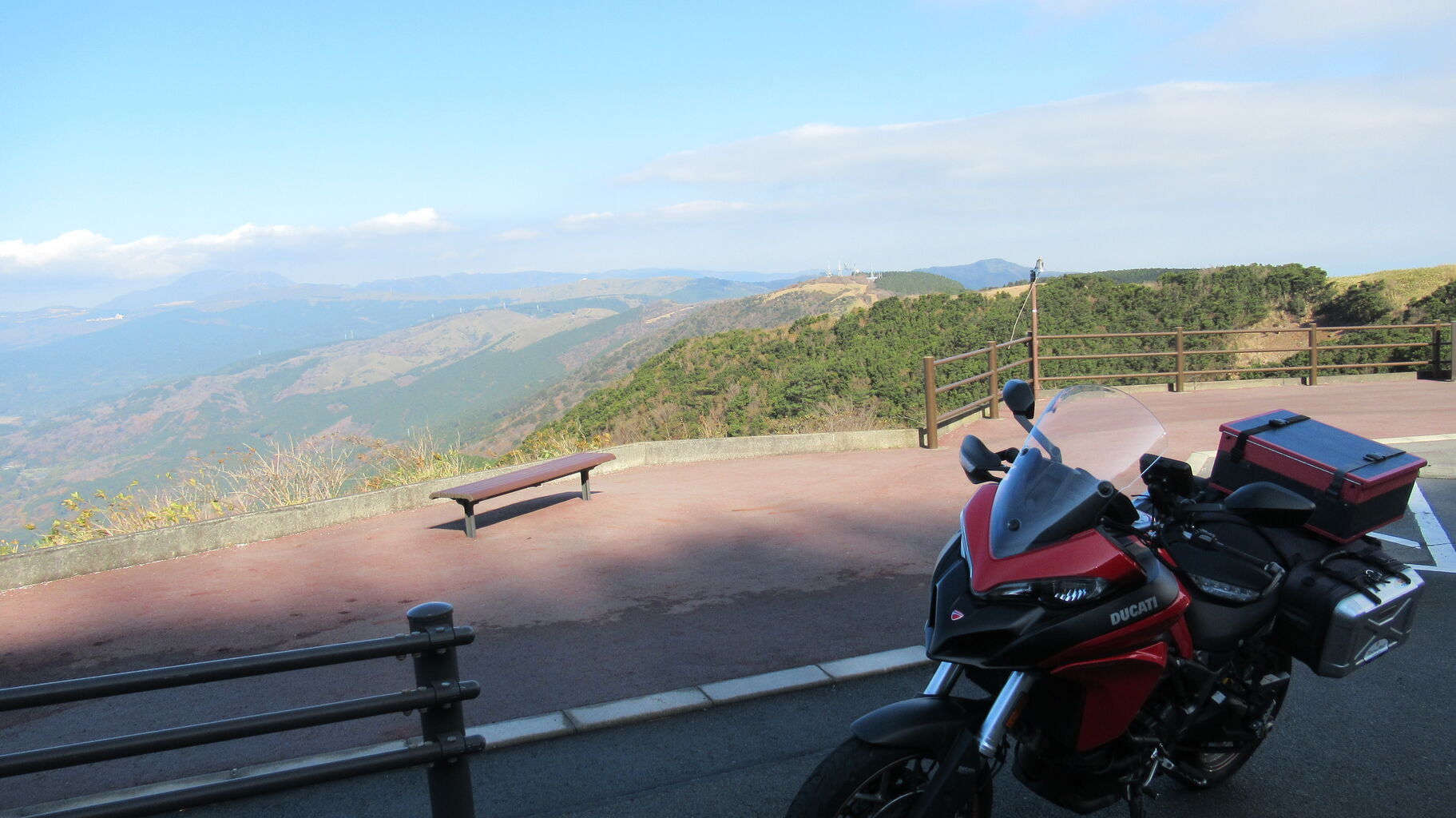 伊豆スカイライン 時々 赤いバイクでライダー気分