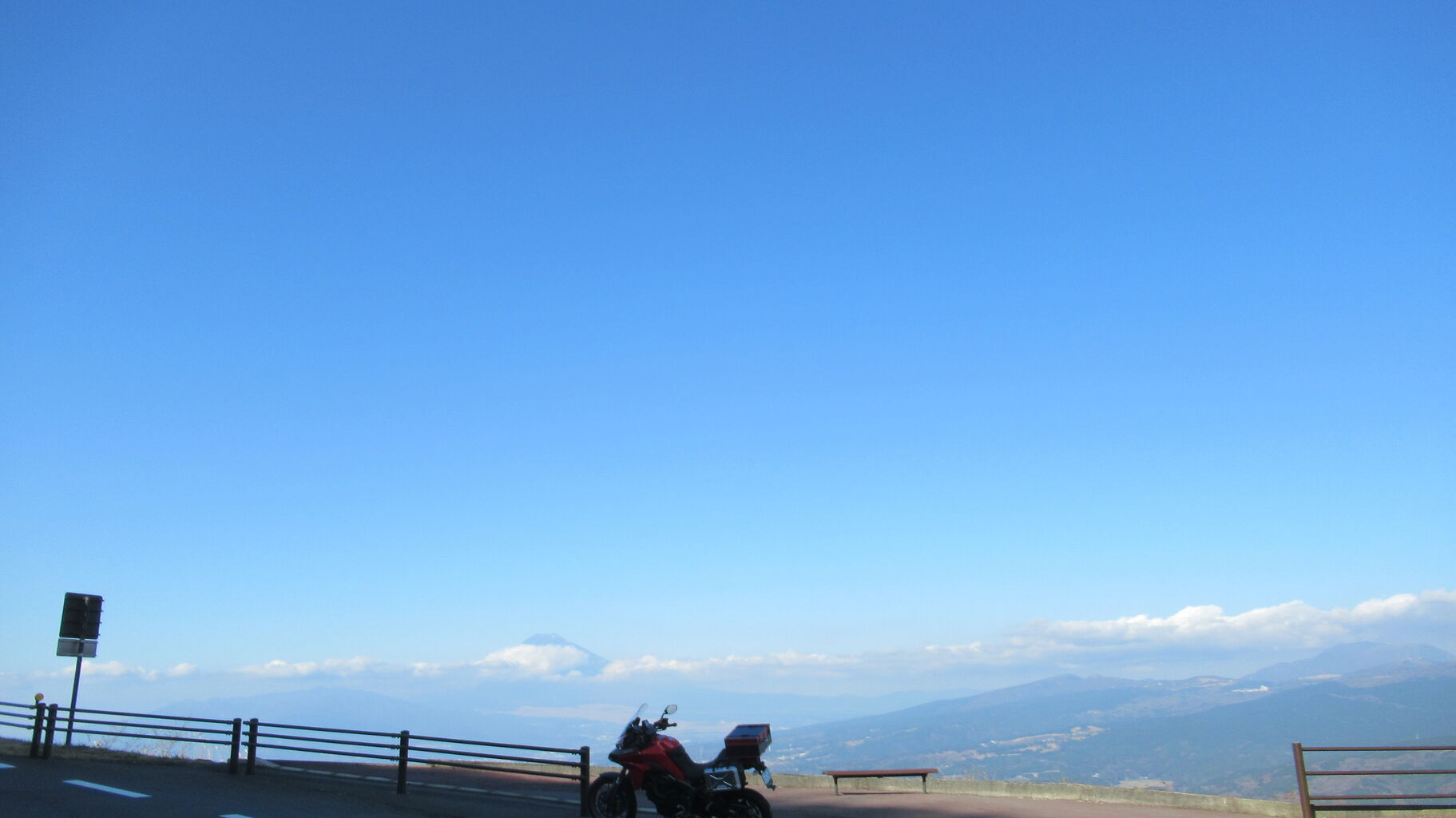 伊豆スカイライン 時々 赤いバイクでライダー気分
