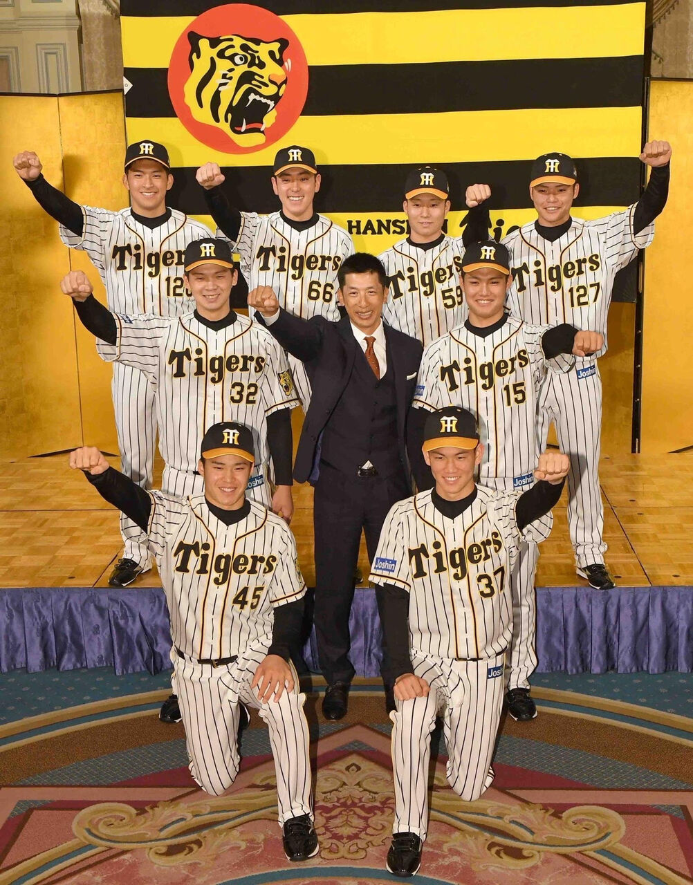 阪神ドラ1西純矢のユニフォーム姿 虎 Lucky