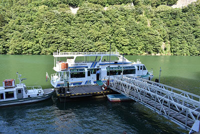 庄川遊覧船 大牧温泉へ 富山県砺波市庄川町 コスモのフォトアルバム 庄川遊覧船 大牧温泉へ 富山県砺波市庄川町 コスモのフォトアルバム