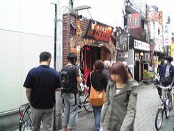 結構有名みたいで、いつも並んでます。客層は女の子同士。カップル。老夫婦。て感じでしょうか