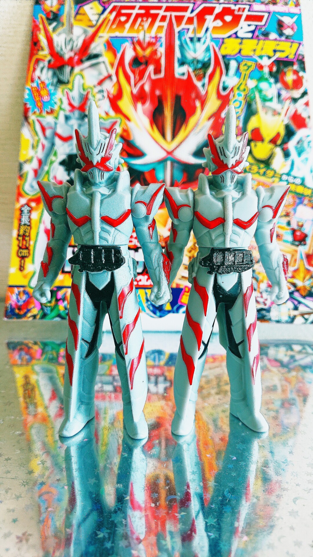食玩「ソフビヒーロー 仮面ライダーセイバー＆レジェンド仮面
