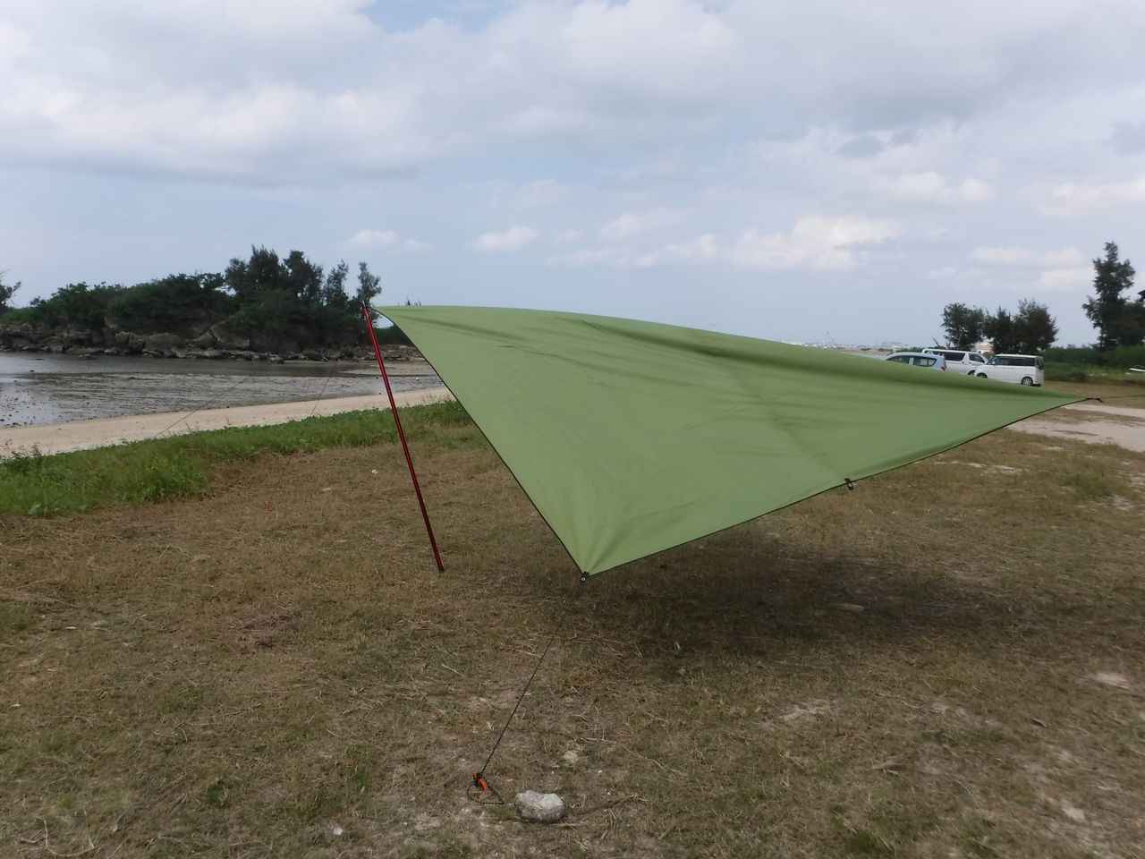 南部の北名城ビーチでタープを張ってみました Oスケの沖縄 美ら海バーベキュー 南部の北名城ビーチでタープを張ってみました Oスケの沖縄 美ら海バーベキュー