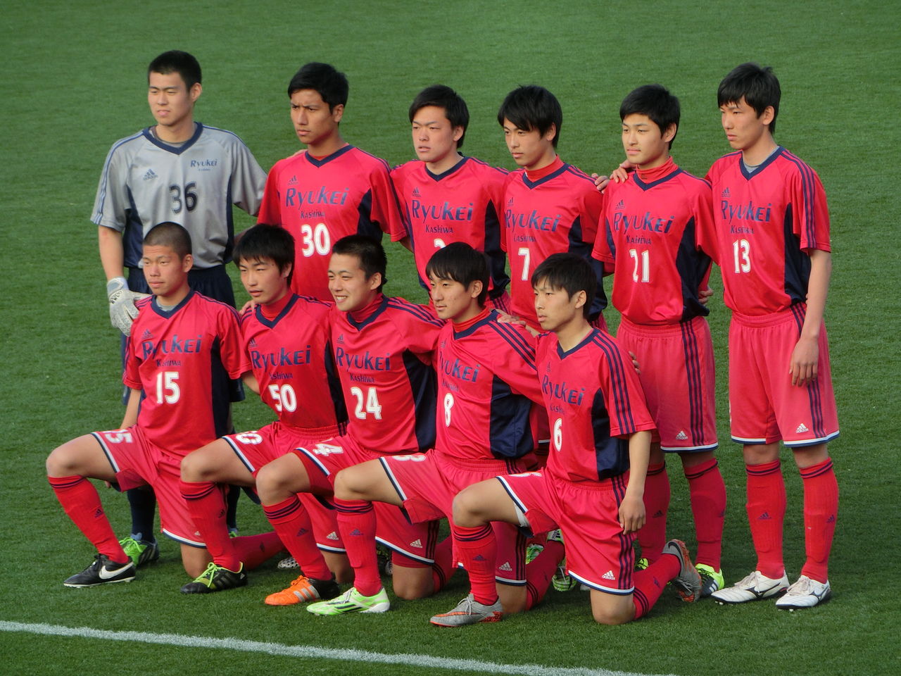 K*D様 流通経済大学　サッカー部　新2年　ダウン　アディダス ?media_id=3407571961365097872