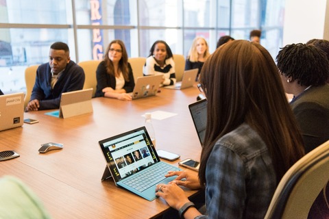 conference-room-daytime-employees-1181403