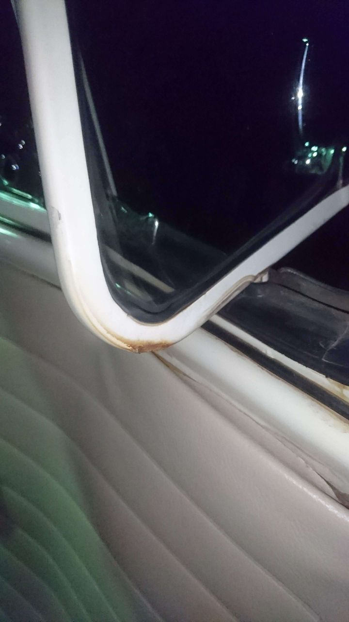 サビチェック窓枠編 ワーゲンバスが欲しい 修理で泣かないために見ておくべきポイントはこれ たむ日記 22歳からワーゲンバスオーナーの雑記ブログ