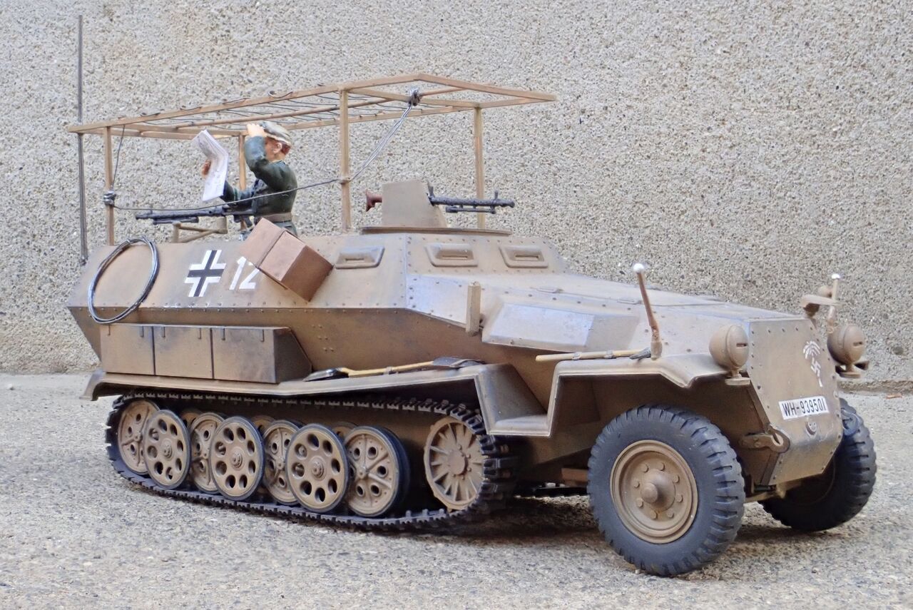 タミヤ改造 1/35 Sd.Kfz.251 APX砲塔 プロモデラー製作完成品 ドイツ Sd.Kfz.251 Ausf.D w/R35砲塔 | 株式会社 ハセガワ