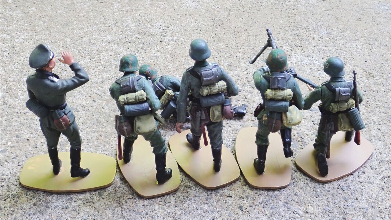 ◉GERMAN INFANTRY 1939〜1945（AIRFIX 1/32） 1/35とはガタイが違う