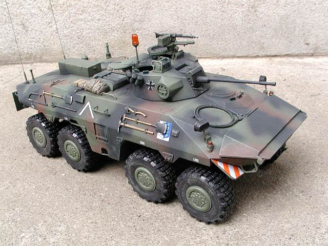 ドイツ連邦軍 偵察装甲車ルクスA2 SFOR 1/35 ◉ルクス 8輪装甲偵察車（REVELL 1/35）2005年1月完成 : T.M.のプラモ