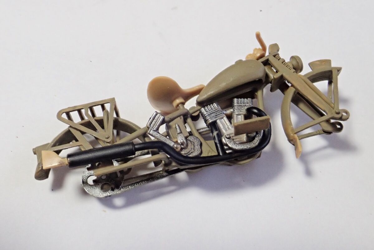 ▶︎九七式側車付自動二輪車 陸王（PIT-ROAD 1/35）の製作過程1 塗装を