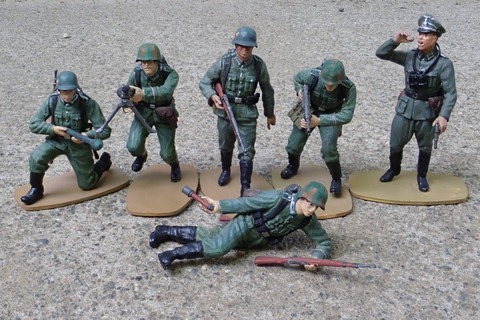 ◉GERMAN INFANTRY 1939〜1945（AIRFIX 1/32） 1/35とはガタイが違う